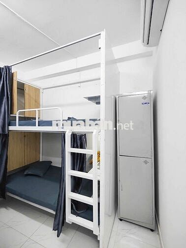 KTX NỮ NGAY ĐH SƯ PHẠM KỸ THUẬT , ĐH NGÂN HÀNG