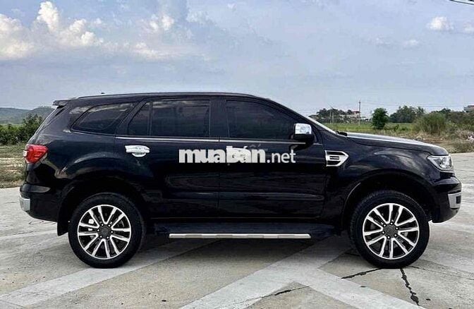 Ford Everest 2022 Titanium 2.0L AT 4x2 hãng bán