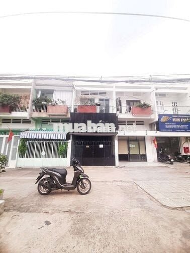 Cho thuê nhà đẹp hẻm 10m CMT8, p5. Dt. 4x17m 1t 1lg 2 lầu st