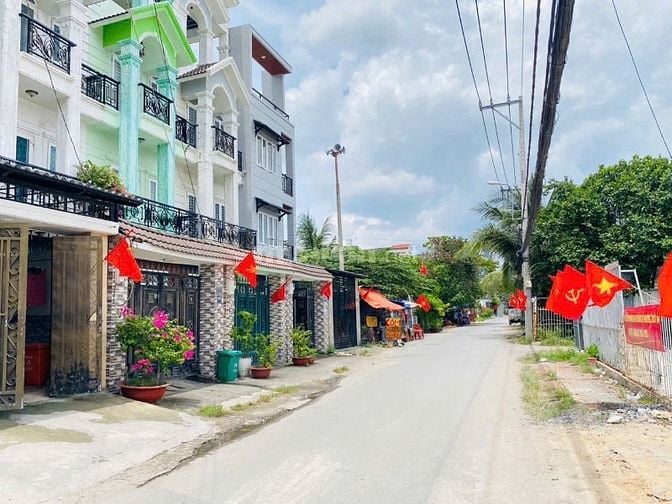 Bán nhà mặt tiền thạnh Xuân 43 đúc 3 lầu