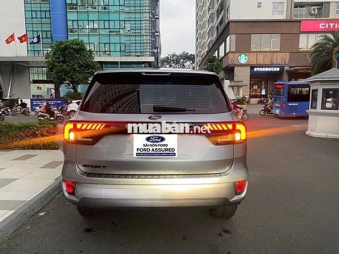 Ford Everest Sport 2023 màu cực hiếm