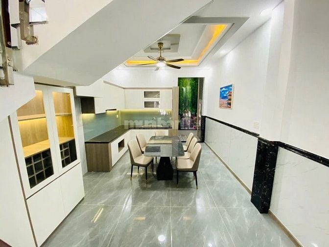 Bán nhà mặt tiền thạnh Xuân 43 đúc 3 lầu