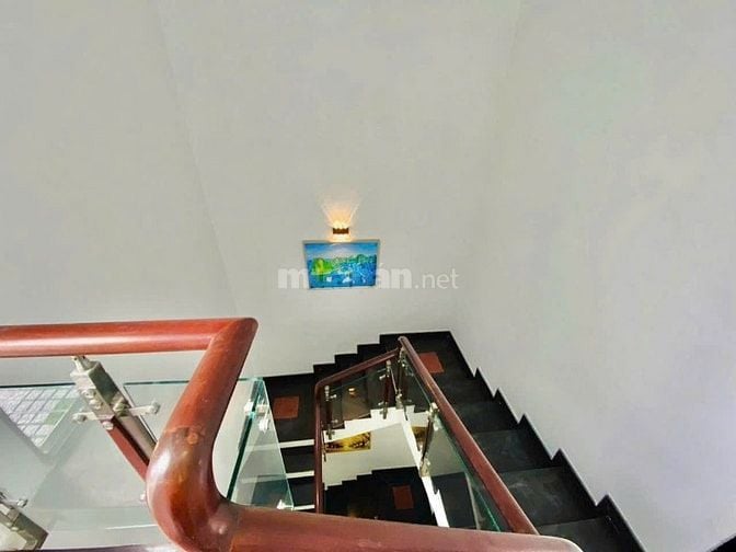 Bán nhà mặt tiền thạnh Xuân 43 đúc 3 lầu
