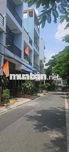 nhà mặt tiền nội bộ - công viên trước nhà