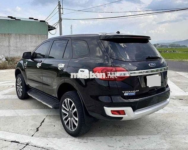 Ford Everest 2022 Titanium 2.0L AT 4x2 hãng bán