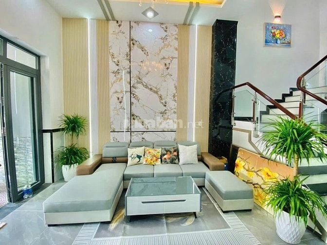 Bán nhà mặt tiền thạnh Xuân 43 đúc 3 lầu