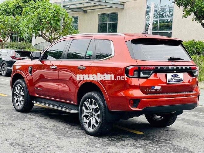 Ford Everest 2023 Titanium 2.0L 4x2 AT - 8600 km