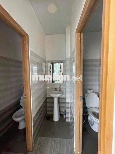 Toà Nhà Trục Chính căn Góc Gần Ngã 6. 1 trệt 4 lầu có thang máy , pccc