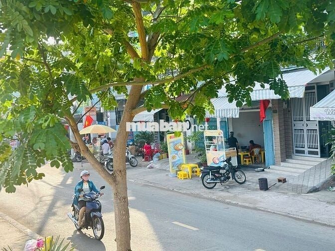 🌟 Thuê mặt bằng Quận 8 – View bờ kè thoáng mát, giá dễ thương 🌟