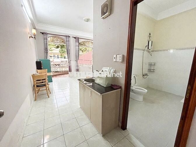 Phòng ban công 40m Full nội thất Hoàng Văn Thụ gần sân bay TSN