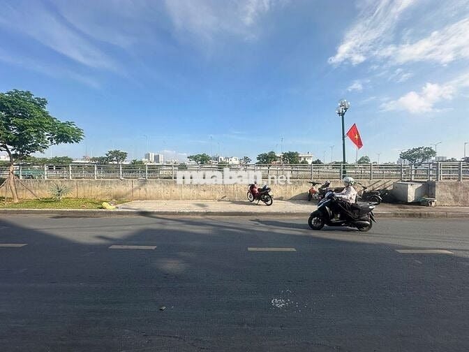 🌟 Thuê mặt bằng Quận 8 – View bờ kè thoáng mát, giá dễ thương 🌟