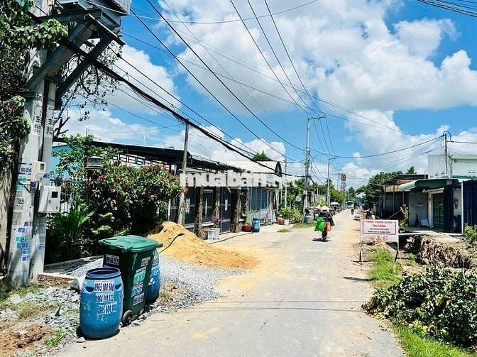 Gia đình cần bán nhanh đất 295m2 góc 2 MT, Xã Tân Thông Hội,Cu Chi,SHR