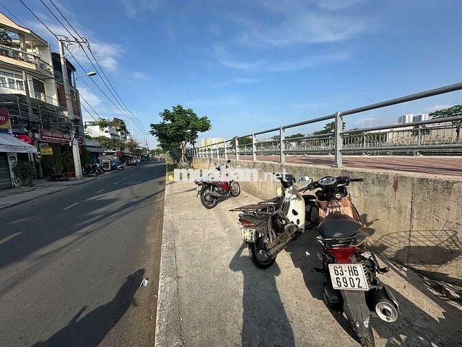 🌟 Thuê mặt bằng Quận 8 – View bờ kè thoáng mát, giá dễ thương 🌟