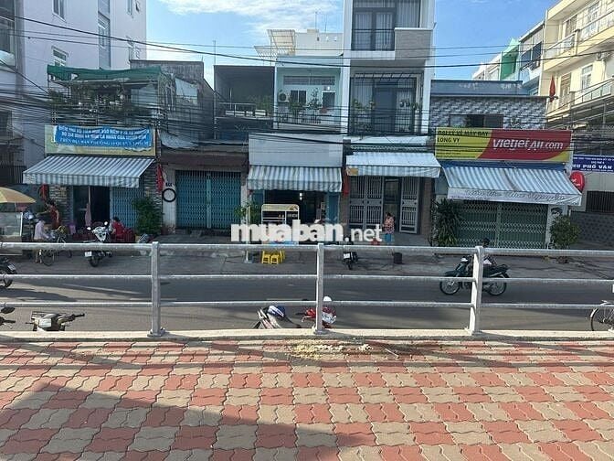 🌟 Thuê mặt bằng Quận 8 – View bờ kè thoáng mát, giá dễ thương 🌟