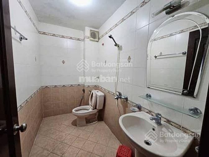 Nhà 5T hai mặt thoáng P/Lô Nguyễn Chí Thanh ngõ 4,85m dt 42m mt 4,12m