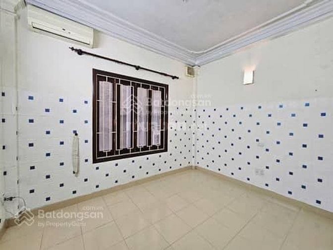 Nhà 5T hai mặt thoáng P/Lô Nguyễn Chí Thanh ngõ 4,85m dt 42m mt 4,12m