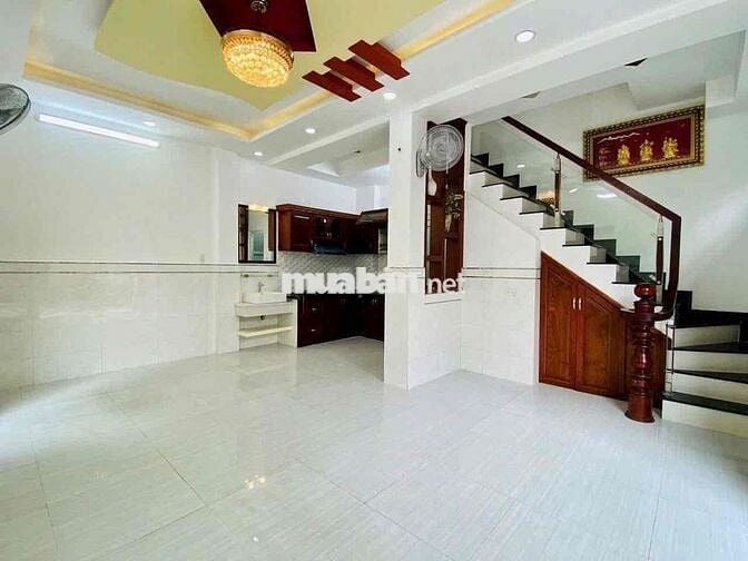 Ra nhanh căn nhà cô chú lớn tuổi bán ngộp Tân Kiên