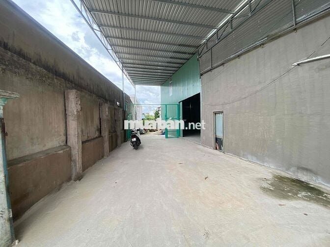 CHO THUÊ KHO 200m2 - Trần cao - Cách PVH 10m- Điện 3pha - Trần cao 7m