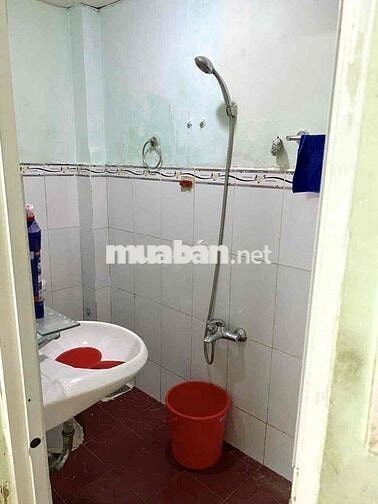 Cho thuê nhà đối diện Gigamal,/Kha vạn cân,p.HBC 2pn 2vs giá 7tr