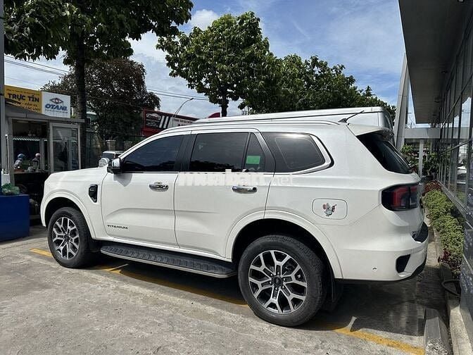 Ford Everest Titanium 2024 4x4, bảo hành Ford 2027
