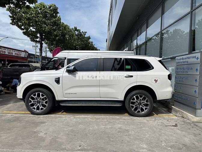 Ford Everest Titanium 2024 4x4, bảo hành Ford 2027