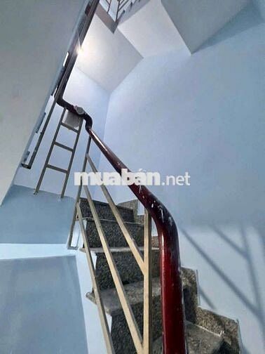 Nhà mới sơn sửa xong dt 3×7 trệt 2 lầu 2pn2wc hẻm 3m cách 20m ra tải