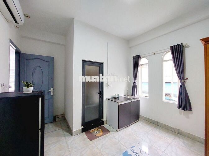PHÒNG CỬA SỔ MỚI XÂY FULL TIỆN NGHIE 4' ĐI EMART
