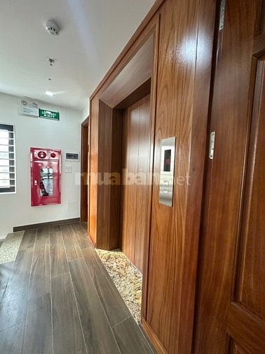 Nhà 5,5T thang máy vỉa hè rộng Mp Hào Nam thông sàn kinh doanh đỉnh