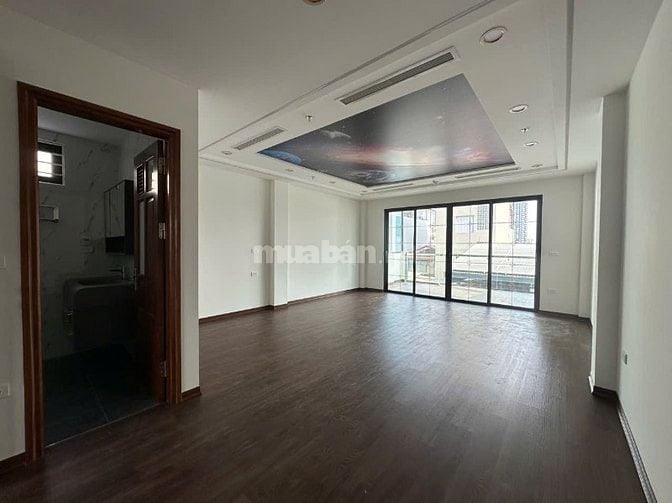Nhà 5,5T thang máy vỉa hè rộng Mp Hào Nam thông sàn kinh doanh đỉnh