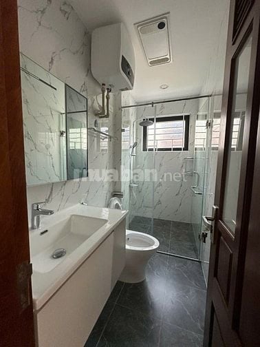 Nhà 5,5T thang máy vỉa hè rộng Mp Hào Nam thông sàn kinh doanh đỉnh