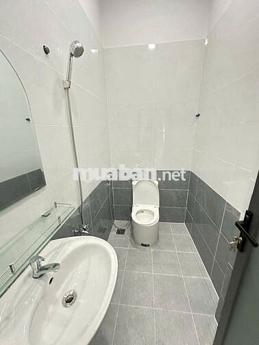 NHÀ ĐẸP SÁT QUẬN 10, NGANG 5M, 28M – 2 TẦNG, HẺM THÔNG, CHỈ 4.4 TỶ TL