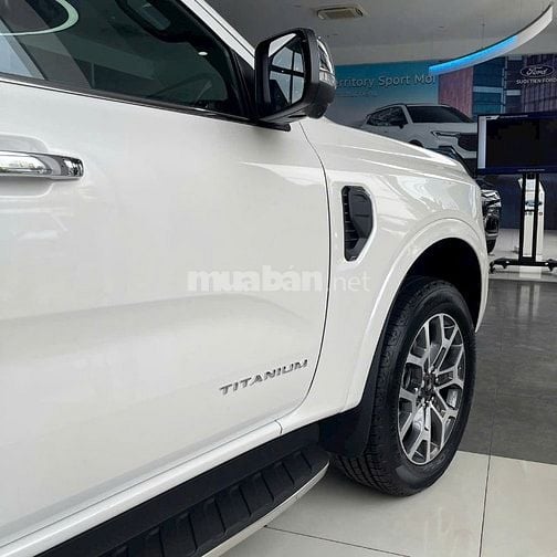 Xe Ford Everest Titanium 4x2 AT