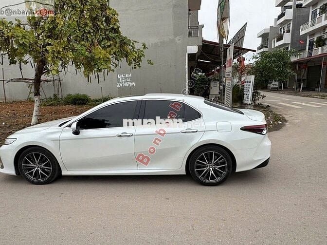 Toyota Camry 2.5Q 2022