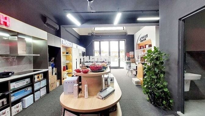 Cho thuê MBKD trệt + lầu, setup sẵn nội thất văn phòng, giá siêu hời