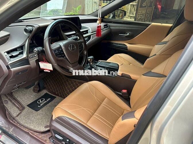Lexus ES 250 2020 - 10.000 km