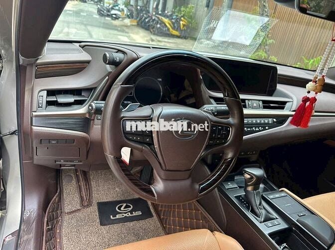 Lexus ES 250 2020 - 10.000 km