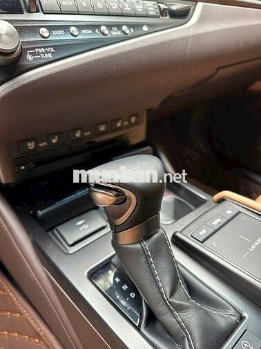 Lexus ES 250 2020 - 10.000 km