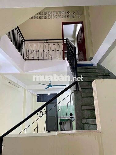 Cho thuê nhà hxh Điện Biên Phủ, p11. Dt. 3,2x18m 1t 2l st. 4pn