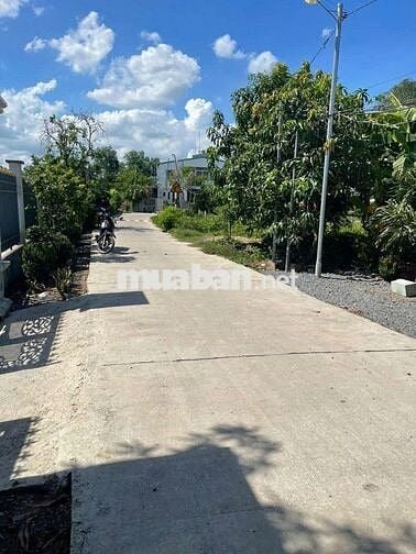 Lô đất 100m² giá rẻ chỉ 600tr ngay ngã 5 Tân Bửu, Bến Lức