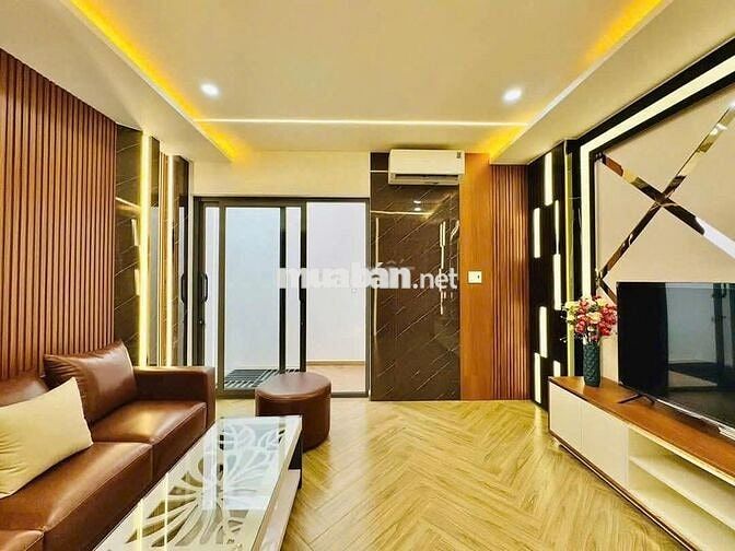 NHÀ 5 LẦU KẾ ĐẠI HỌC HUFLIT SƯ VẠN HẠNH, QUẬN 10