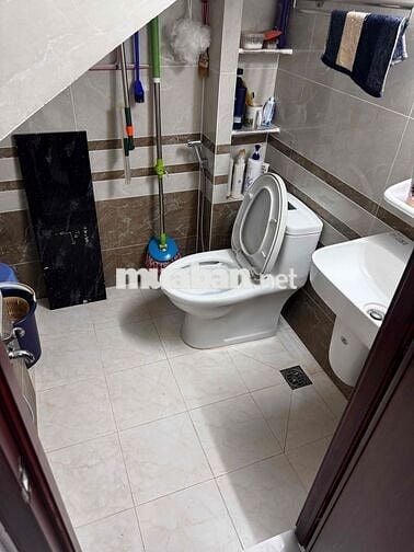 bán nhà 1 trệt 3 lầu sân thượng xây mới ngay chợ chỉ 10ty tl lộc