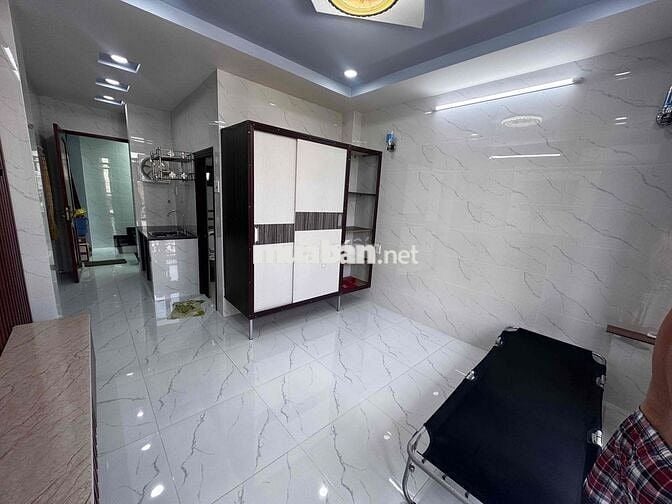 bán nhà 1 trệt 3 lầu sân thượng xây mới ngay chợ chỉ 10ty tl lộc