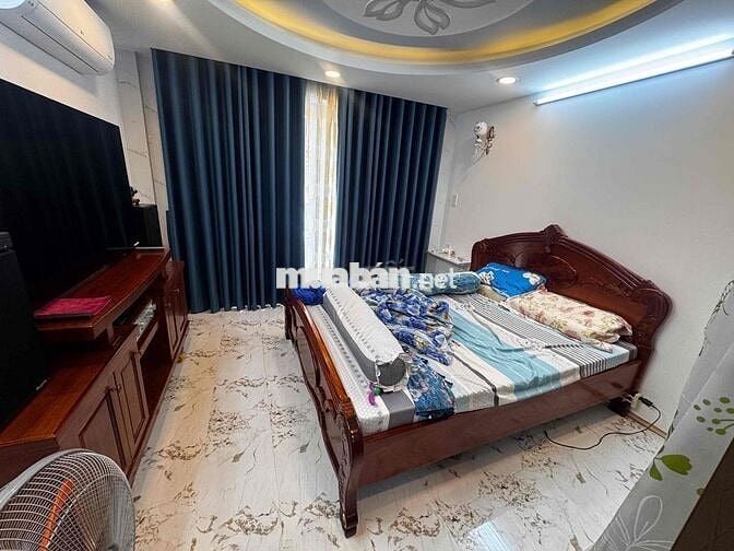 bán nhà 1 trệt 3 lầu sân thượng xây mới ngay chợ chỉ 10ty tl lộc
