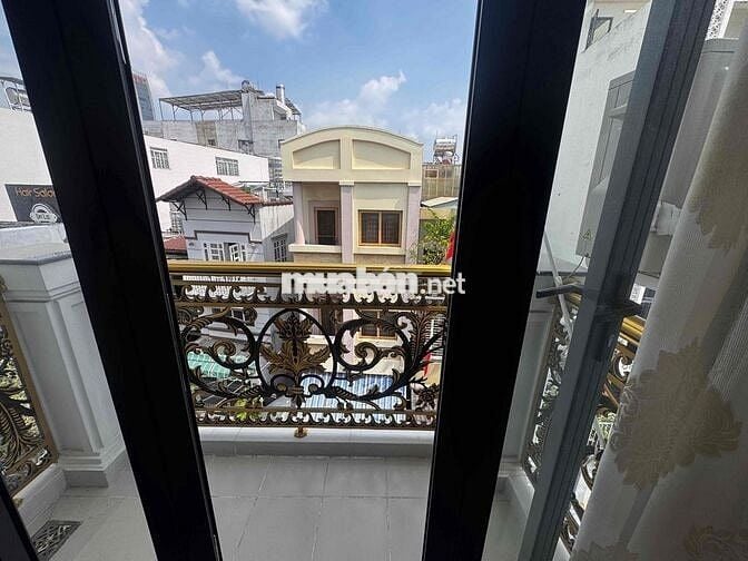 bán nhà 1 trệt 3 lầu sân thượng xây mới ngay chợ chỉ 10ty tl lộc