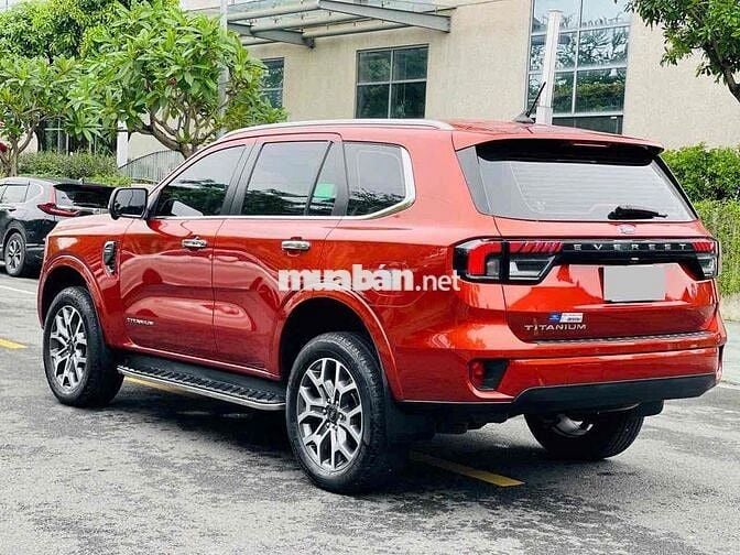 Ford Everest 2023 Titanium 2.0 AT 4x2 - 8000 km