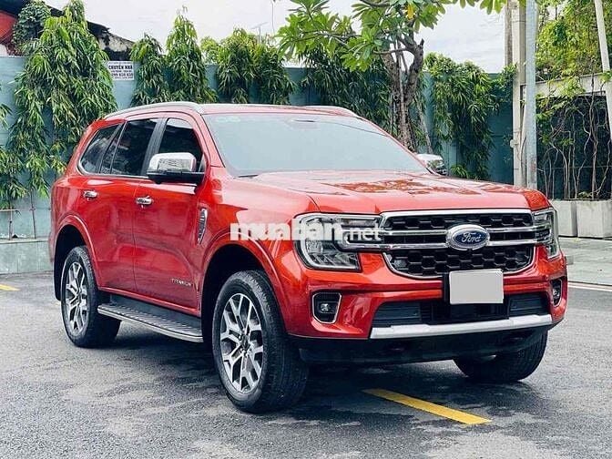 Ford Everest 2023 Titanium 2.0 AT 4x2 - 8000 km