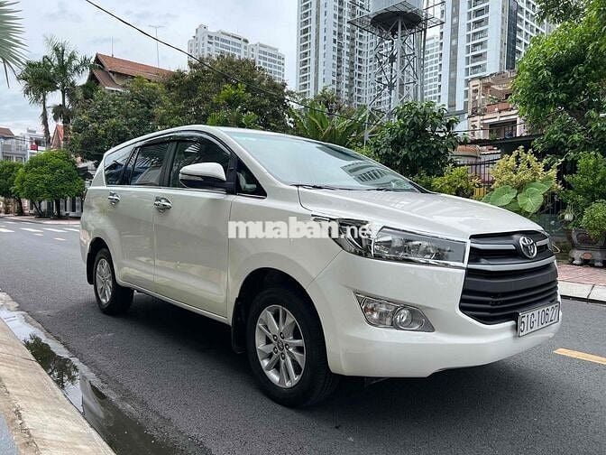 Toyota Innova 2.0E số sàn 8 chổ 2017