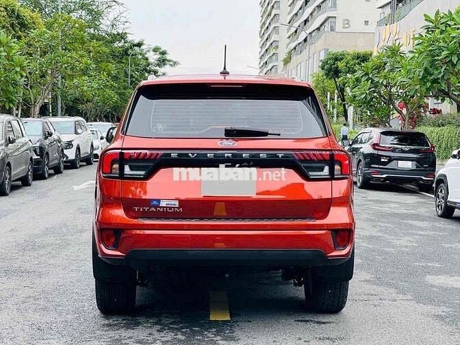 Ford Everest 2023 Titanium 2.0 AT 4x2 - 8000 km