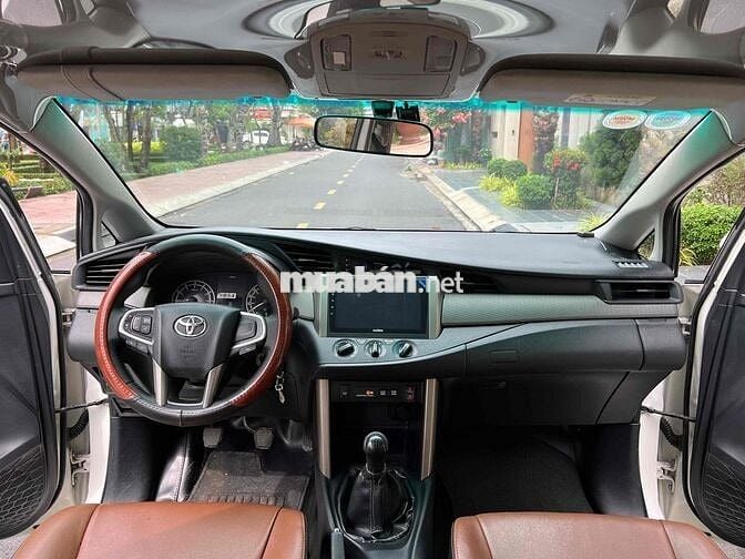 Toyota Innova 2.0E số sàn 8 chổ 2017