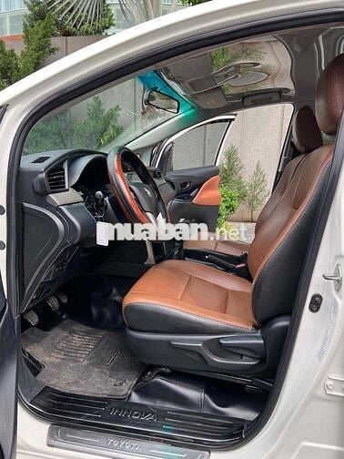 Toyota Innova 2.0E số sàn 8 chổ 2017